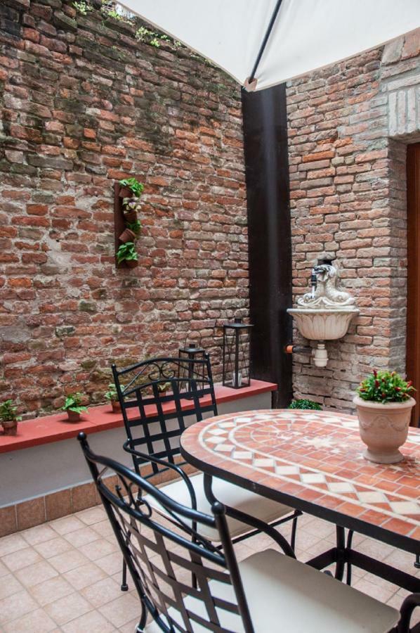 Апартаменты Nell'Antico Ghetto Ebraico Феррара Экстерьер фото